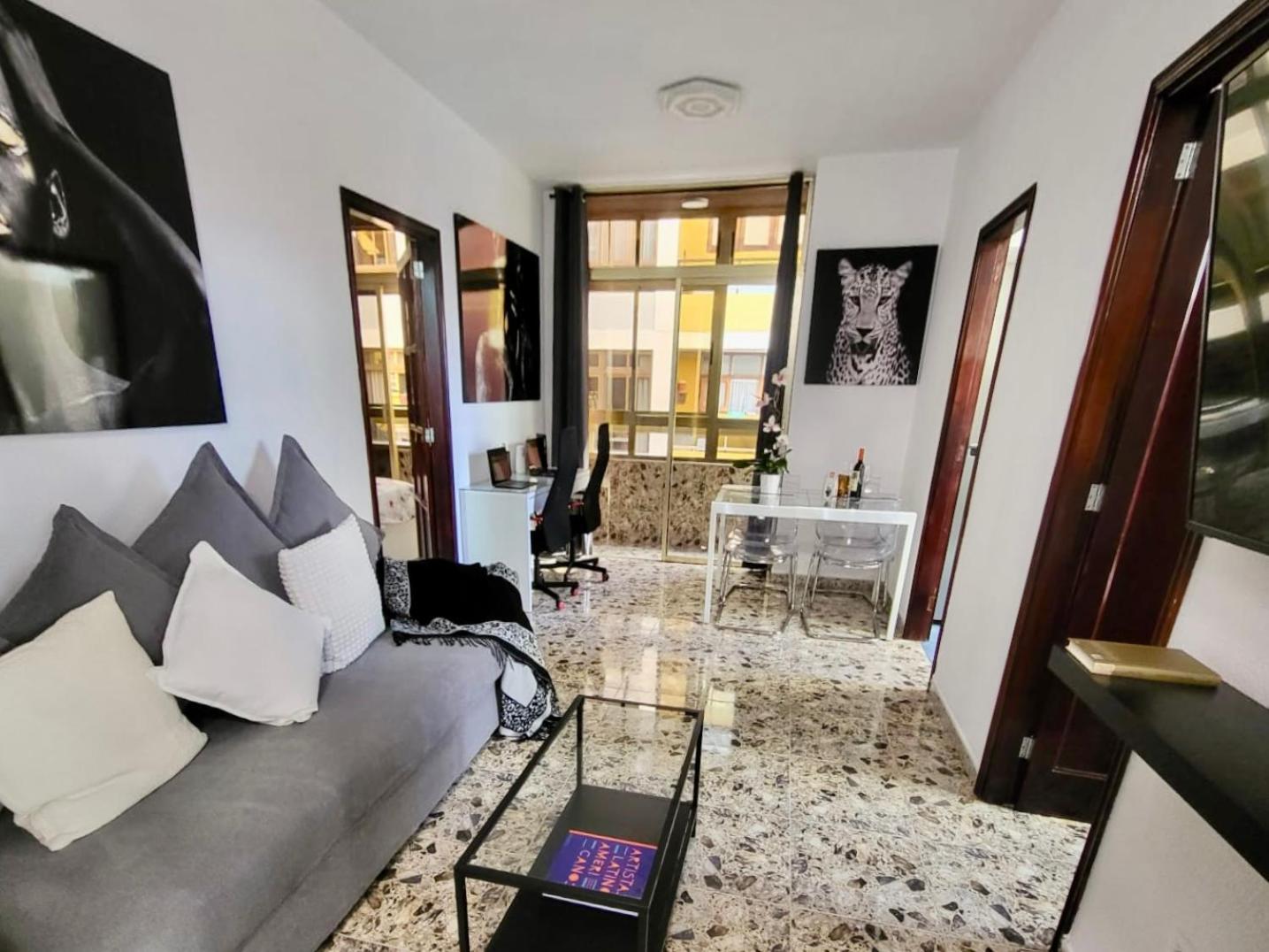 Affordable Holiday Accommodation For Large Families And Groups At Las Canteras Beach With 3 Bedrooms And Free Parking Las Palmas de Gran Canárias Exterior foto