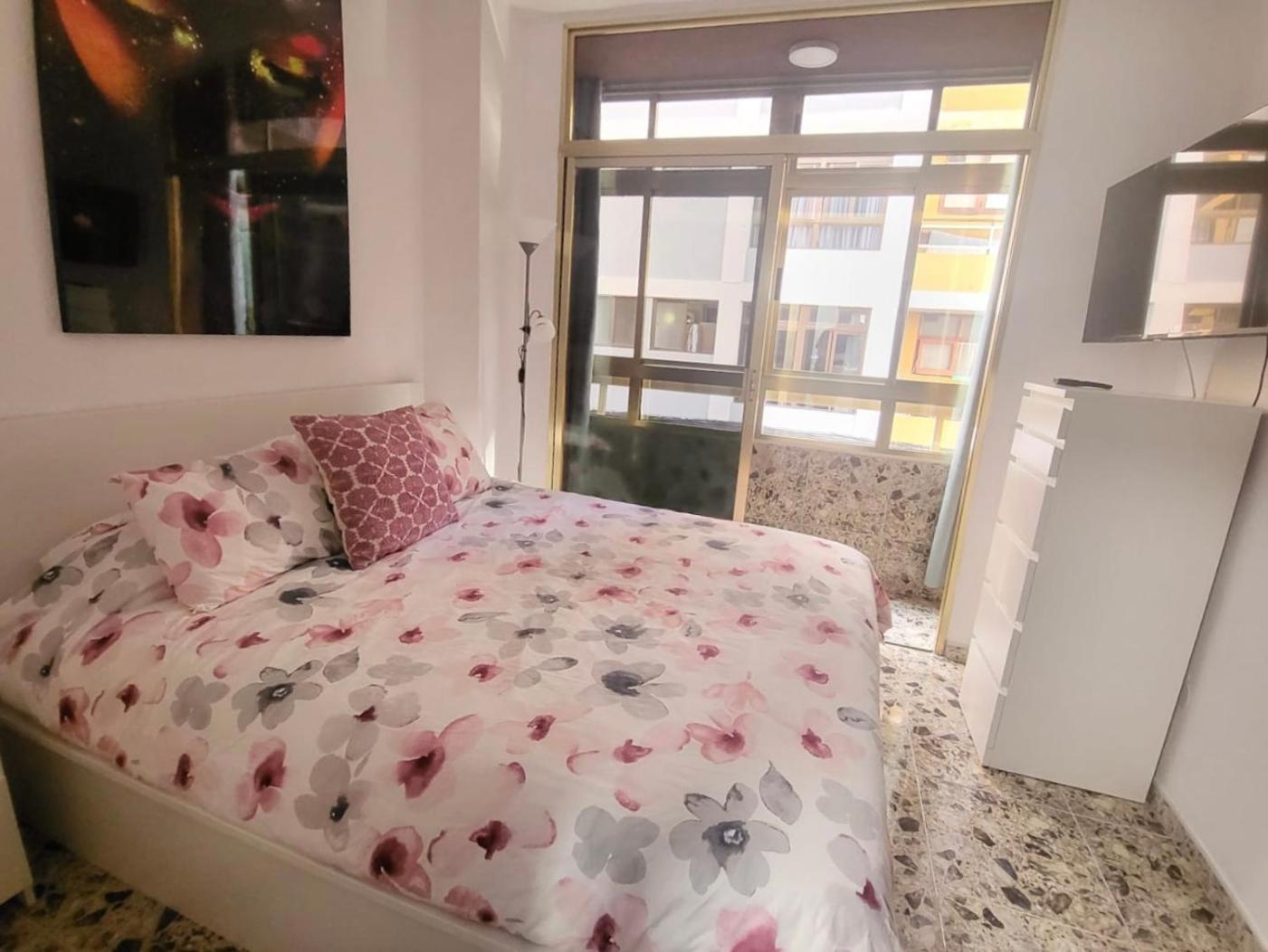 Affordable Holiday Accommodation For Large Families And Groups At Las Canteras Beach With 3 Bedrooms And Free Parking Las Palmas de Gran Canárias Exterior foto