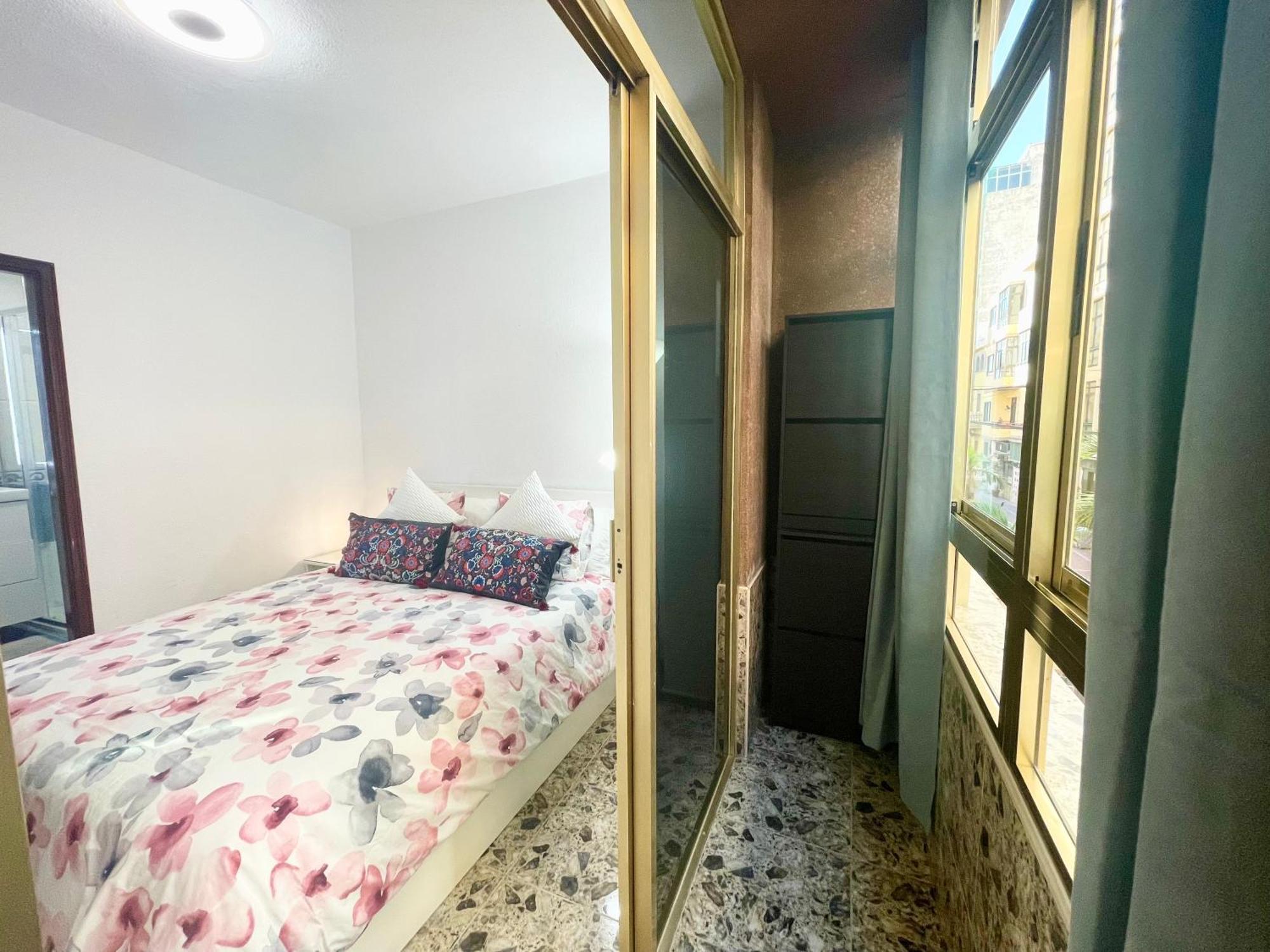 Affordable Holiday Accommodation For Large Families And Groups At Las Canteras Beach With 3 Bedrooms And Free Parking Las Palmas de Gran Canárias Exterior foto