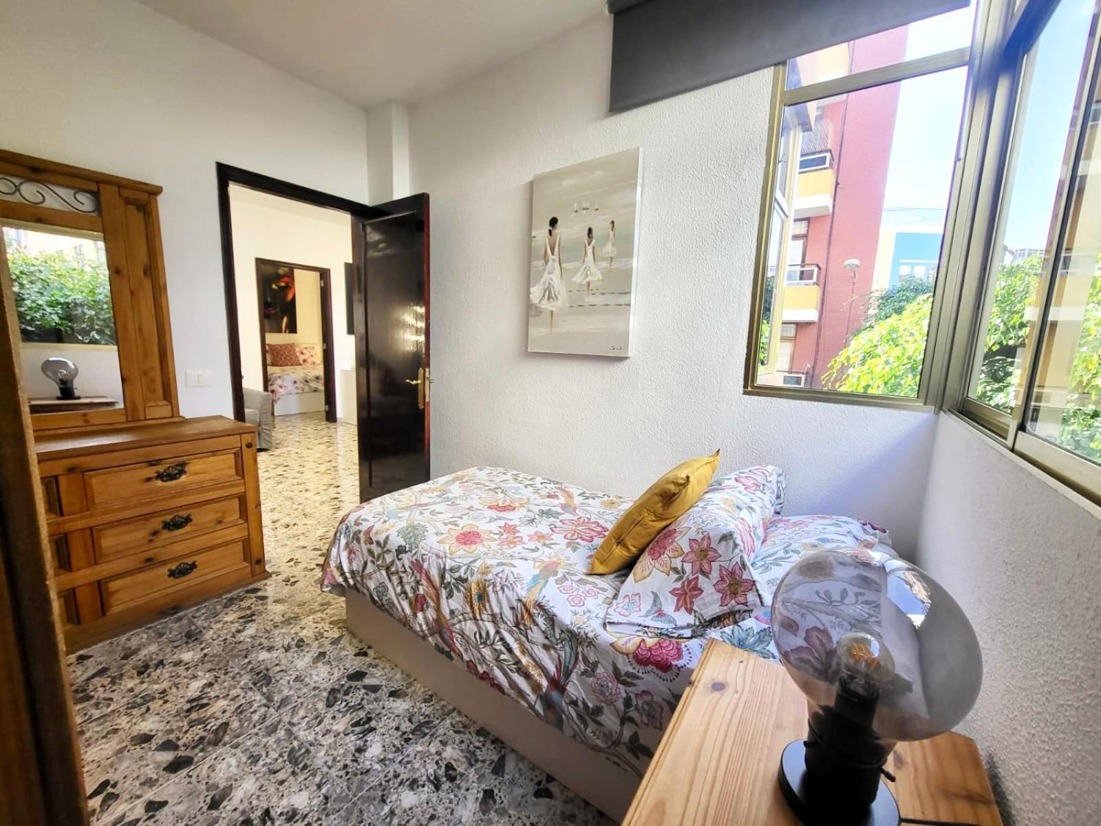 Affordable Holiday Accommodation For Large Families And Groups At Las Canteras Beach With 3 Bedrooms And Free Parking Las Palmas de Gran Canárias Exterior foto
