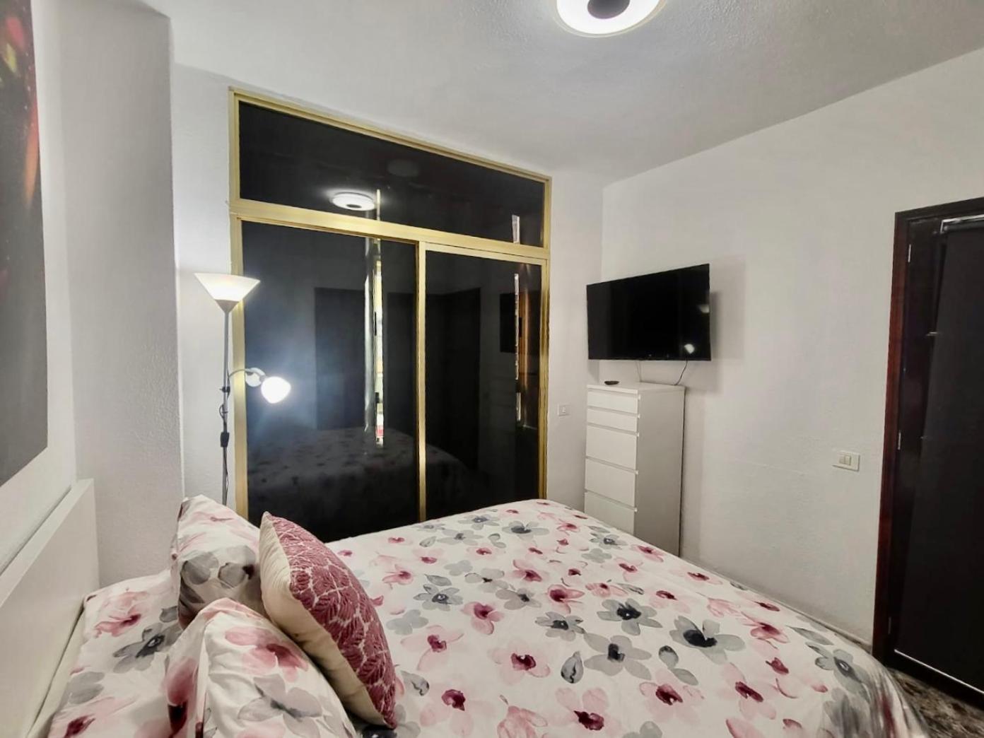 Affordable Holiday Accommodation For Large Families And Groups At Las Canteras Beach With 3 Bedrooms And Free Parking Las Palmas de Gran Canárias Exterior foto